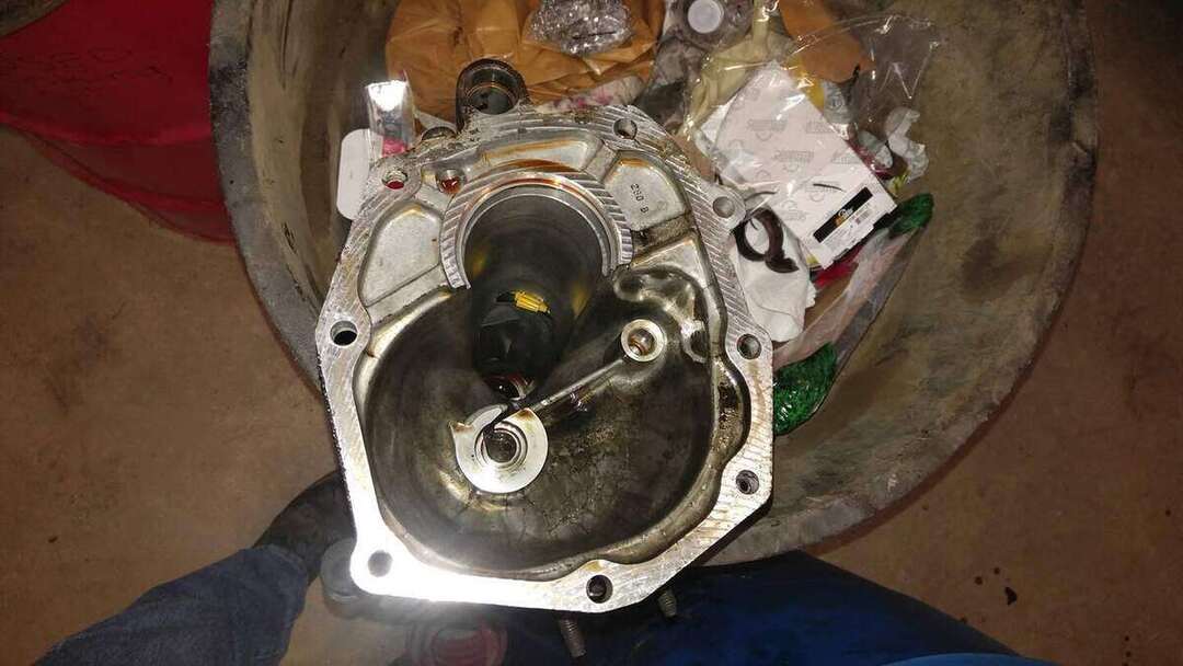 Open Mustang transmission case during service