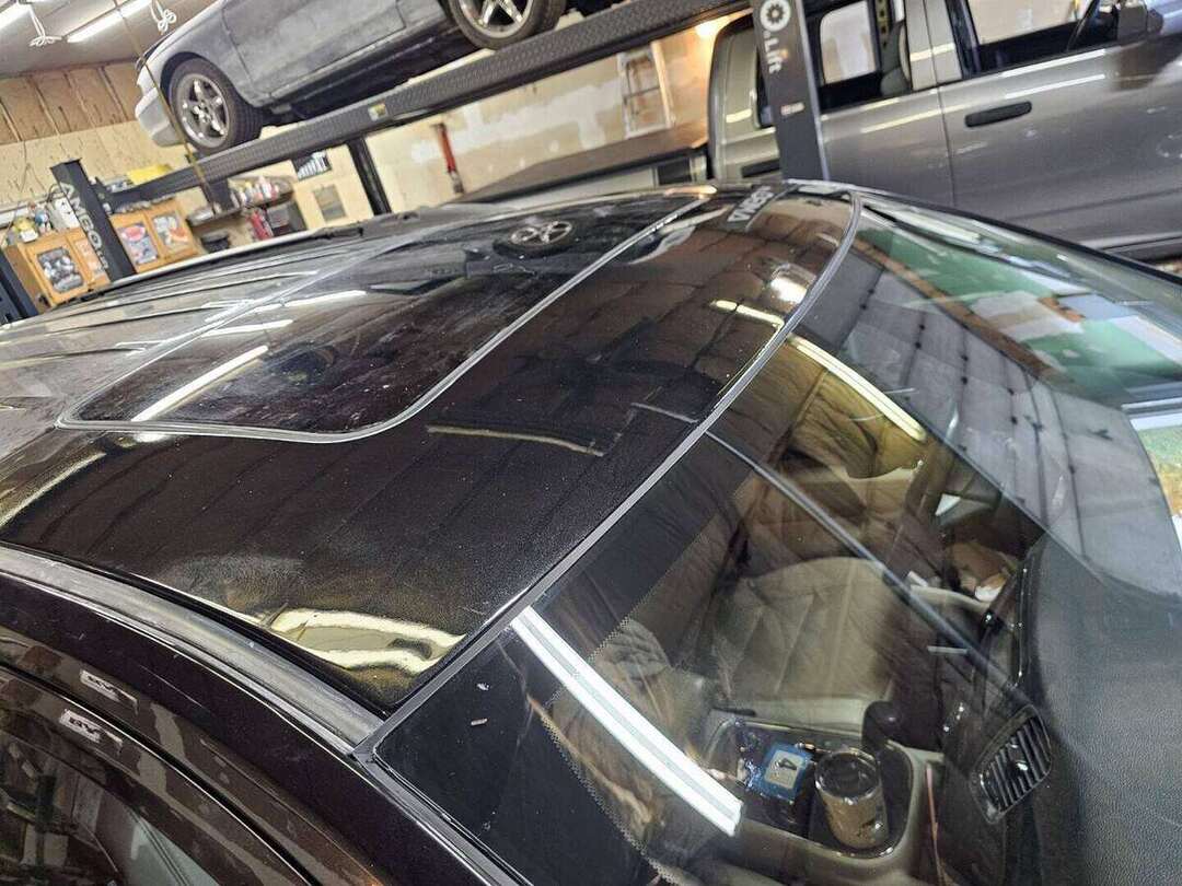 Glossy completed roof edge on a 2013 Dodge Durango after rust repair